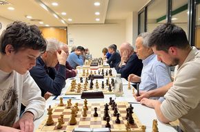 Vereinsturnier 2026, Runde 3, im Vordergrund die Partie Yasmo gegen Cramer